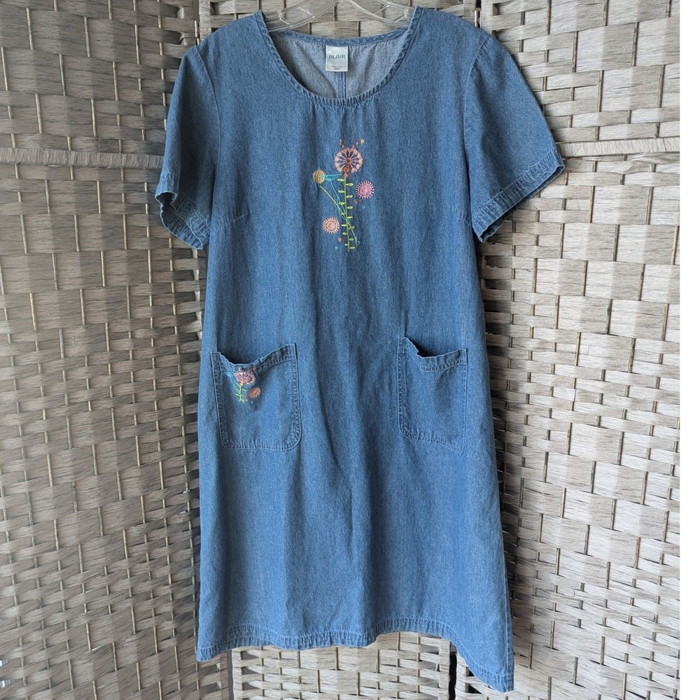 Vtg Denim Dress Blue Embroidered Floral Pockets Sz M Cottagecore Casual Artsy